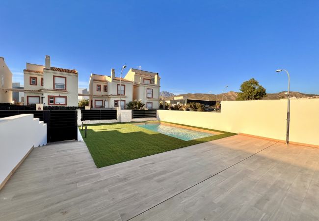 Chalet en El Campello - La Maison de Tout Seasonal Rental Chalet en El Campello - La Maison de Tout Seasonal Rental