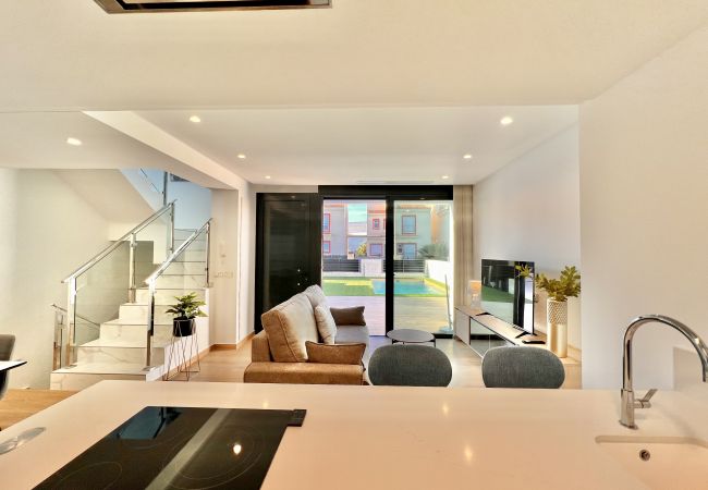 Chalet en El Campello - La Maison de Tout Seasonal Rental Chalet en El Campello - La Maison de Tout Seasonal Rental