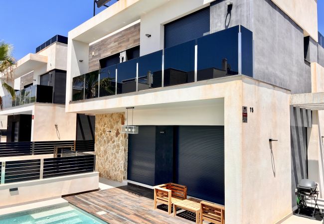 Chalet en Orihuela - Cape Villa in Cabo de Roig by United Renters Chalet en Orihuela - Cape Villa in Cabo de Roig by United Renters