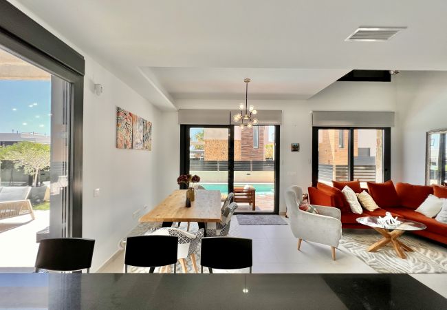 Chalet en Orihuela - Cape Villa in Cabo de Roig by United Renters Chalet en Orihuela - Cape Villa in Cabo de Roig by United Renters
