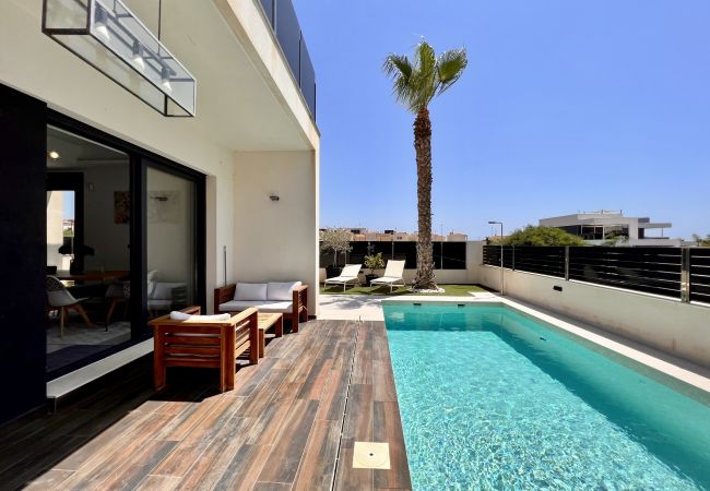 Chalet en Orihuela - Cape Villa in Cabo de Roig by United Renters Chalet en Orihuela - Cape Villa in Cabo de Roig by United Renters