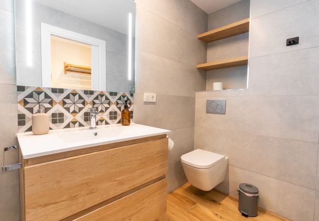 Apartamento en Alicante - Barrio Gem: Stylish 2-Bedroom Oasis in Alicante Apartamento en Alicante - Barrio Gem: Stylish 2-Bedroom Oasis in Alicante