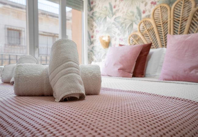 Apartamento en Alicante - Barrio Gem: Stylish 2-Bedroom Oasis in Alicante Apartamento en Alicante - Barrio Gem: Stylish 2-Bedroom Oasis in Alicante