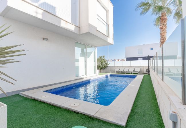 Chalet en Gran Alacant - Villa Oasis del Sol Gran Alacant by United Renters Chalet en Gran Alacant - Villa Oasis del Sol Gran Alacant by United Renters