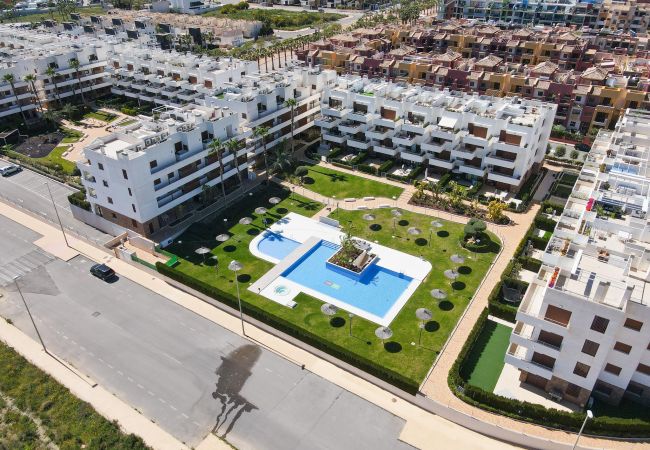 Apartamento en Orihuela Costa - Sunlit Terrace Apartment | Pool & Garden · Terraz