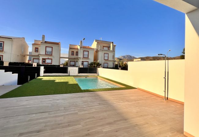 Chalet in El Campello - La Maison de Tout Seasonal Rental Chalet in El Campello - La Maison de Tout Seasonal Rental