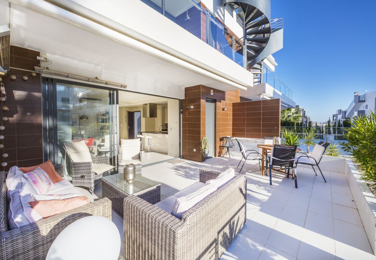 Apartment in Torrevieja - Ceñuela - Lush Haven by United Renters