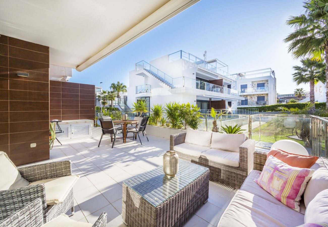 Apartment in Torrevieja - Ceñuela - Lush Haven by United Renters