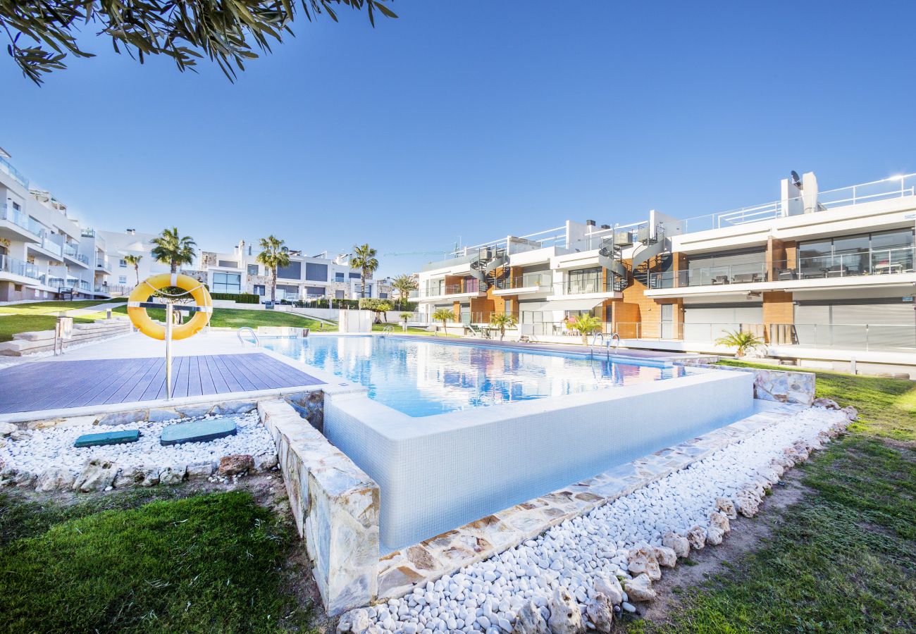 Apartment in Torrevieja - Ceñuela - Lush Haven by United Renters