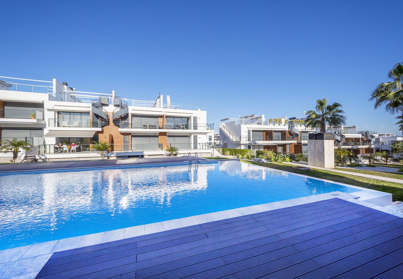 Apartment in Torrevieja - Ceñuela - Lush Haven by United Renters