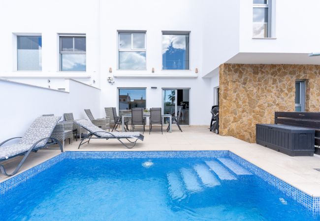 Terraced House in Torrevieja - Gandhi White Villa by United Renters Terraced House in Torrevieja - Gandhi White Villa by United Renters