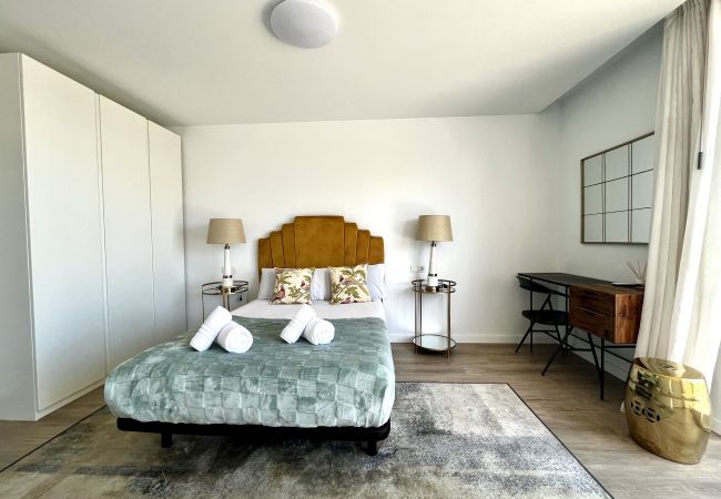 Apartment in Alicante / Alacant - Premium Penthouse 3.0 Seasonal Rental Apartment in Alicante / Alacant - Premium Penthouse 3.0 Seasonal Rental