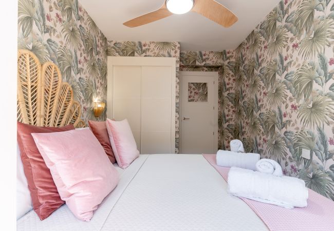 Apartment in Alicante / Alacant - Barrio Gem: Stylish 2-Bedroom Oasis in Alicante Apartment in Alicante / Alacant - Barrio Gem: Stylish 2-Bedroom Oasis in Alicante